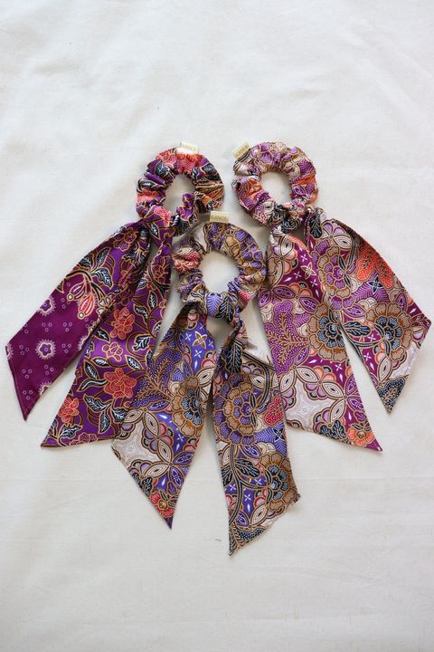 Baik-scrunchies-with-ribbon-set-of-three-29