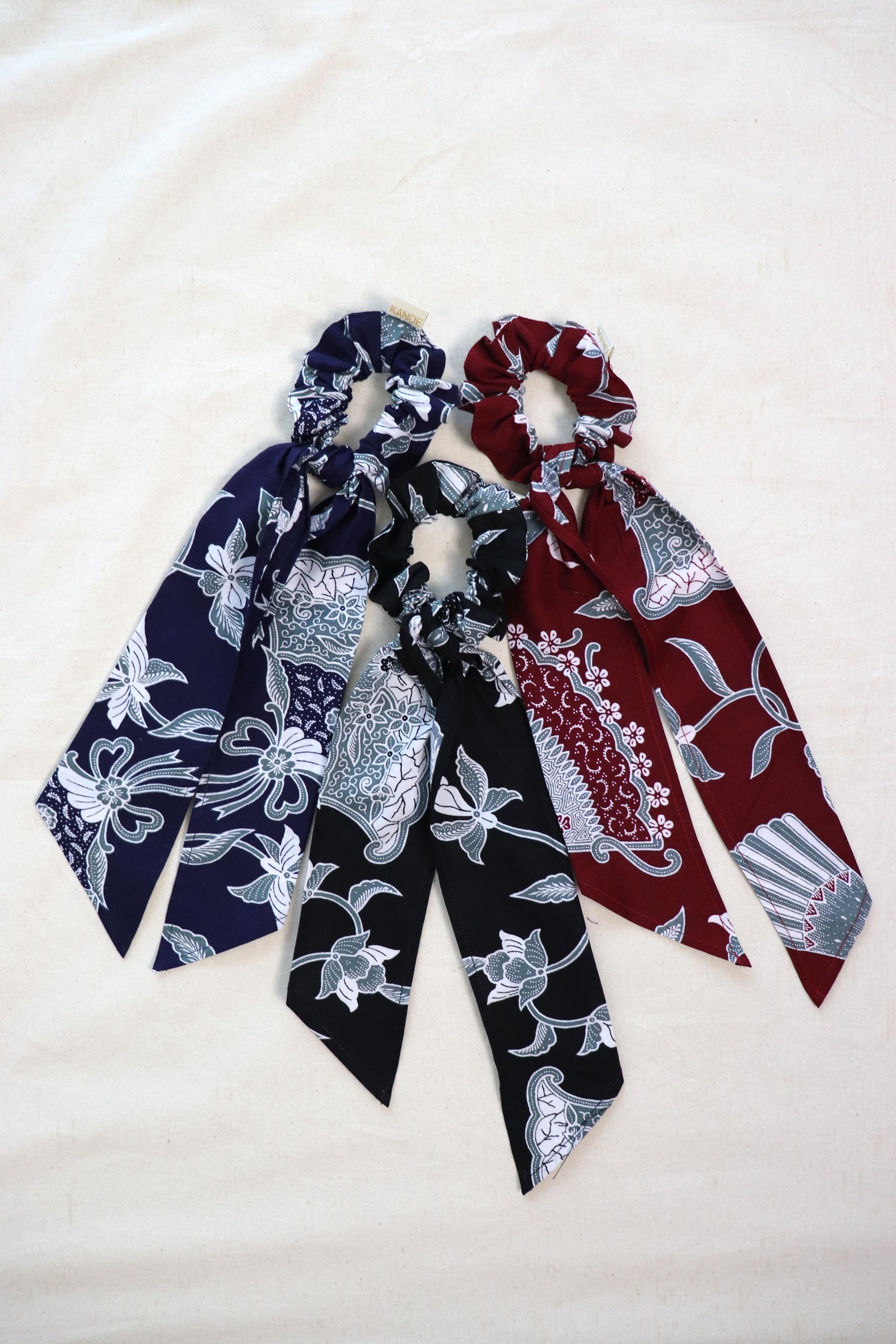 Batik Scrunchie w/ Ribbon [Set of 3] - Presents