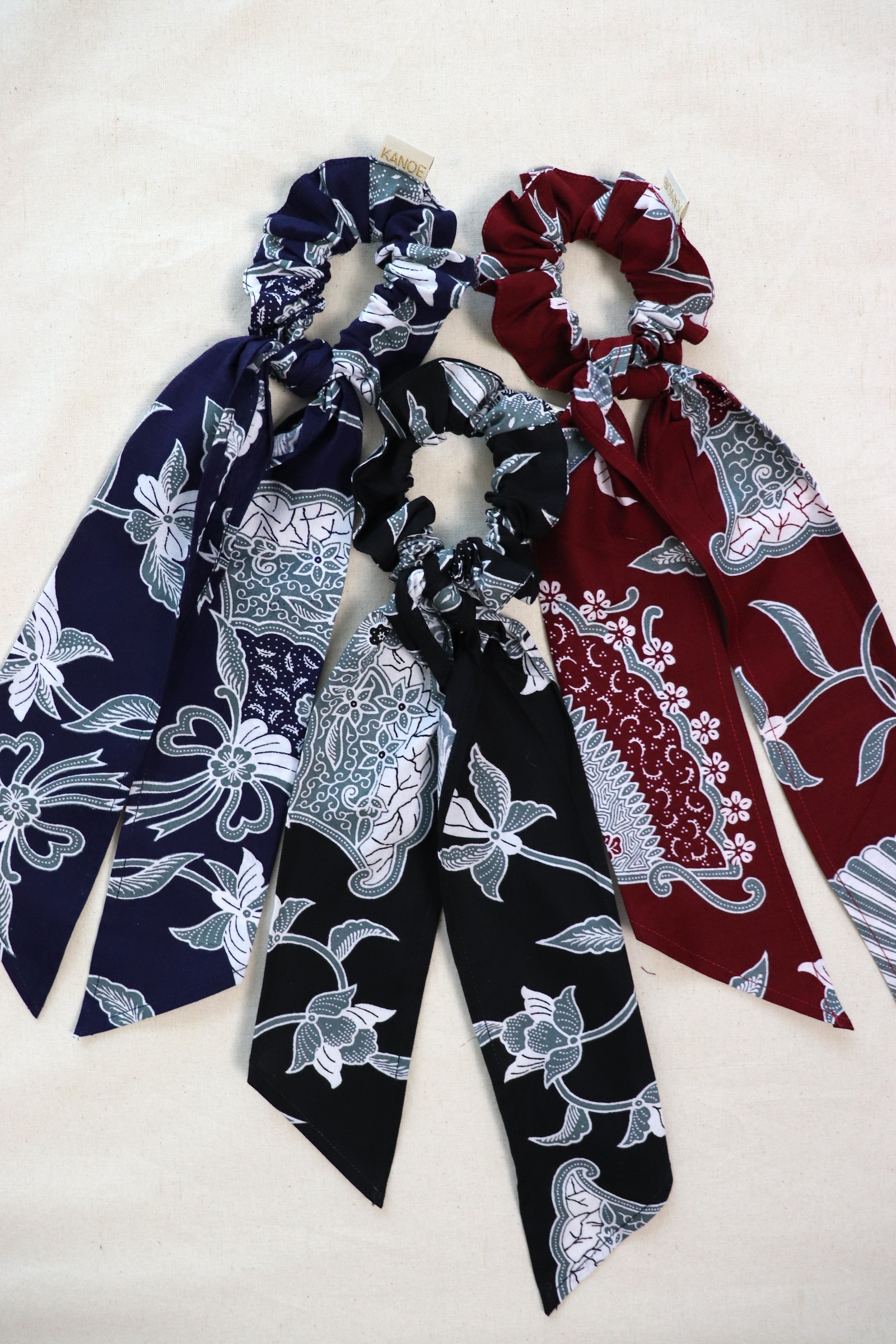 Batik Scrunchie w/ Ribbon [Set of 3] - Presents
