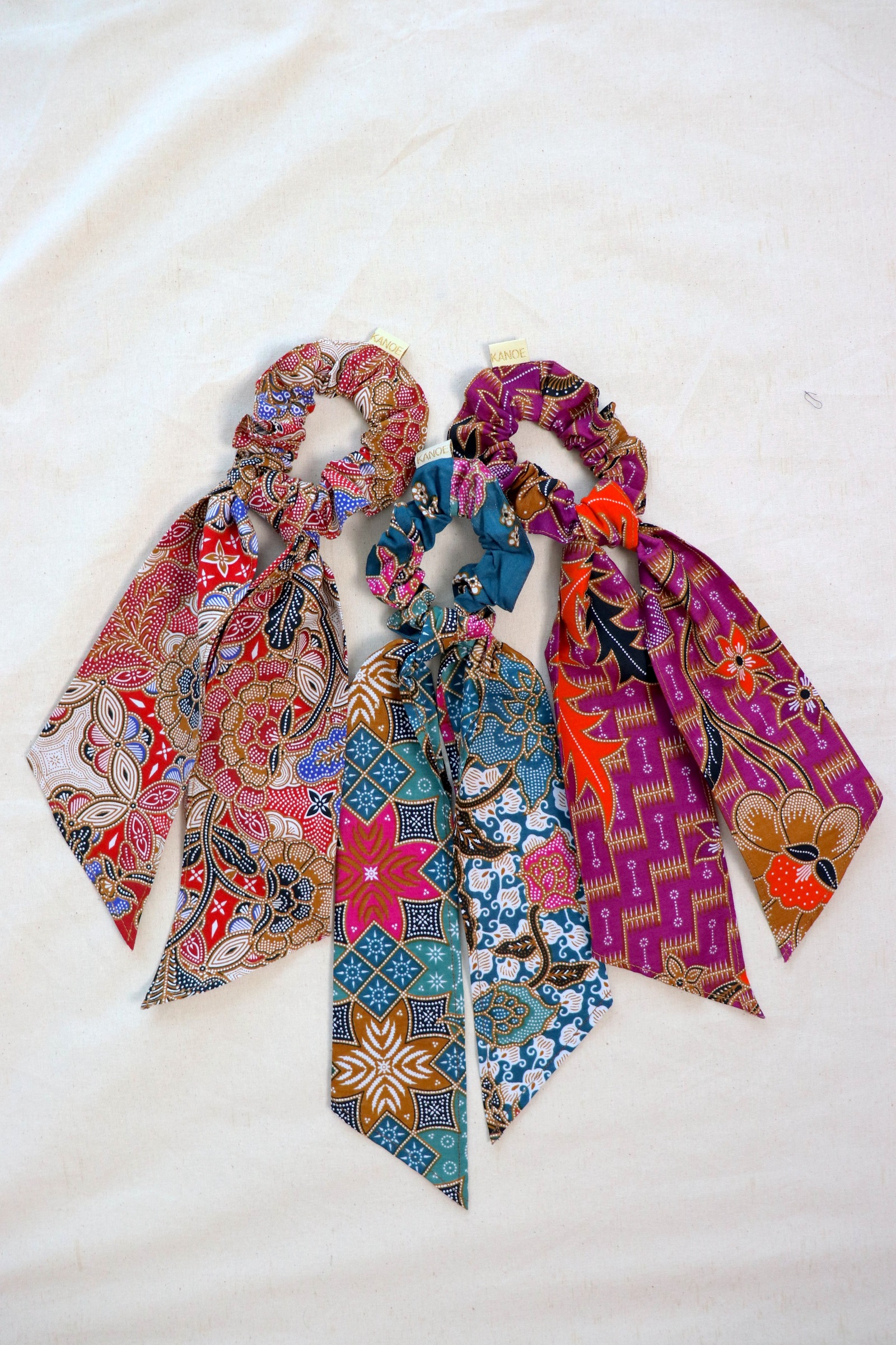 Batik Scrunchie w/ Ribbon [Set of 3] - Holly Fantasy