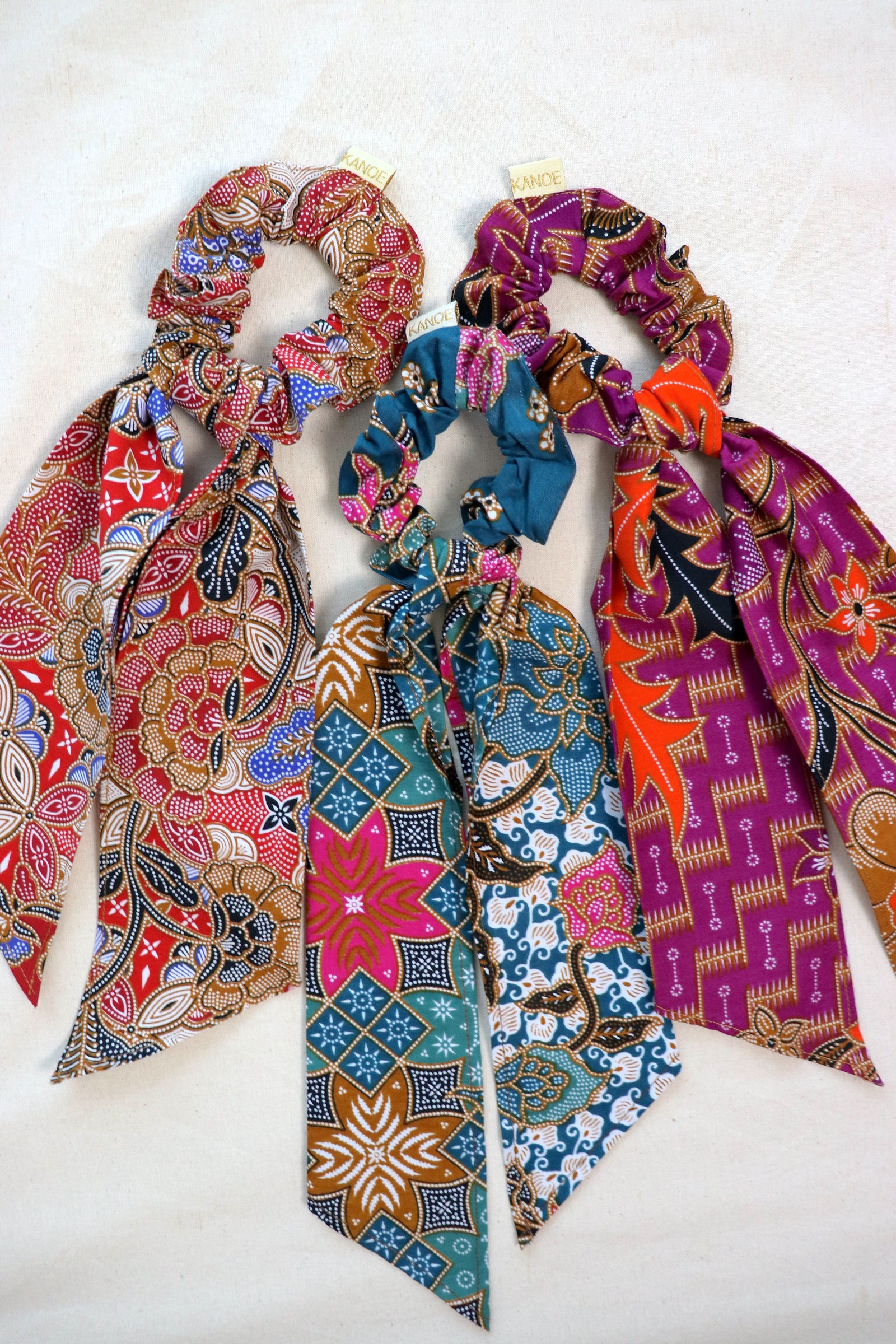 Batik Scrunchie w/ Ribbon [Set of 3] - Holly Fantasy