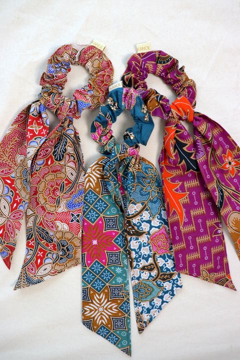 Baik-scrunchies-with-ribbon-set-of-three-9