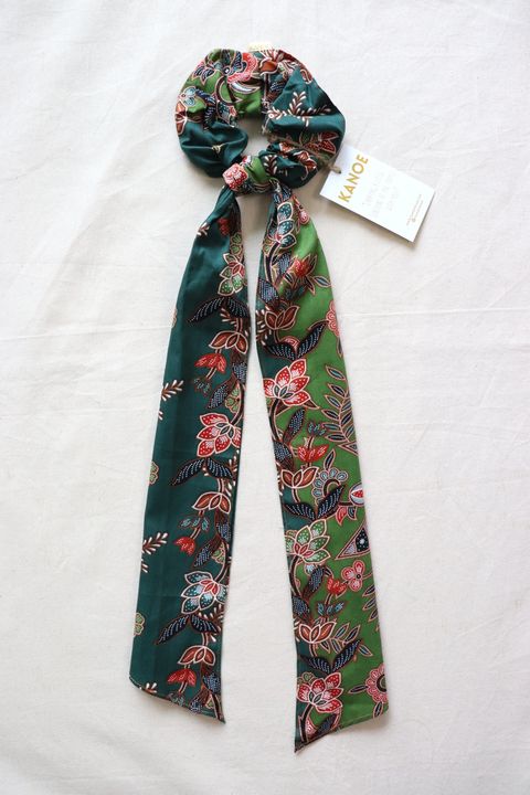 Maxi-batik-scrunchie-with-ribbon-1