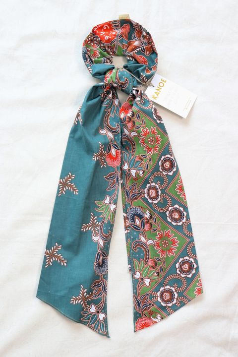 Maxi-batik-scrunchie-with-ribbon-15