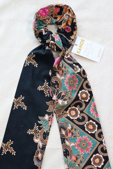 Maxi-batik-scrunchie-with-ribbon-18