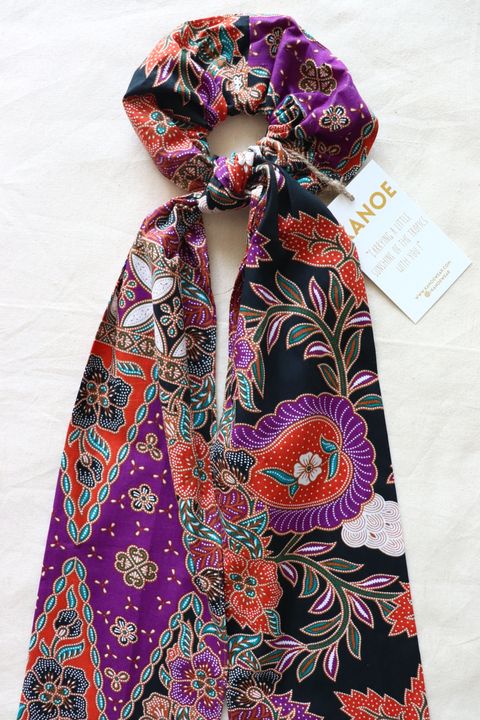 Maxi-batik-scrunchie-with-ribbon-24