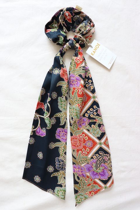 Maxi-batik-scrunchie-with-ribbon-29
