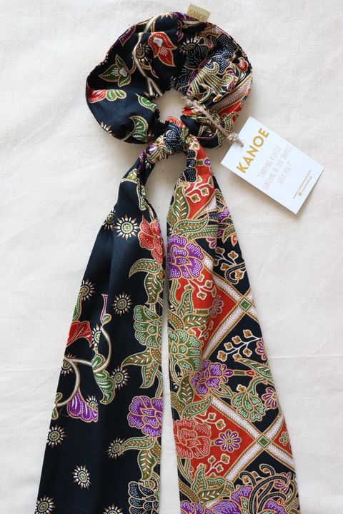 Maxi-batik-scrunchie-with-ribbon-30
