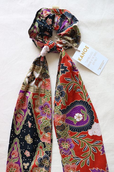 Maxi-batik-scrunchie-with-ribbon-32