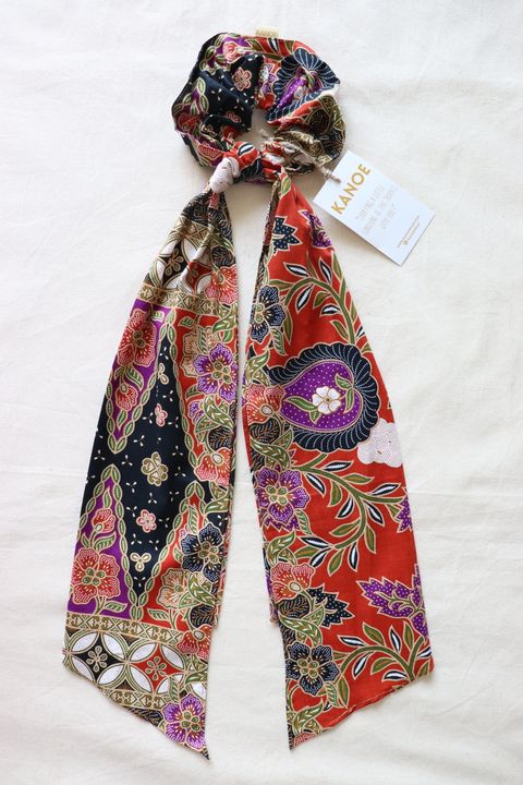 Maxi-batik-scrunchie-with-ribbon-31