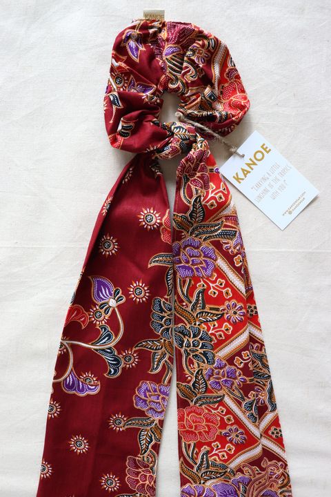 Maxi-batik-scrunchie-with-ribbon-34