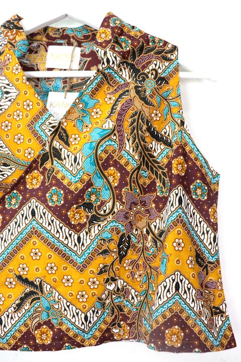 Batik-sam-fu-top-cropped17