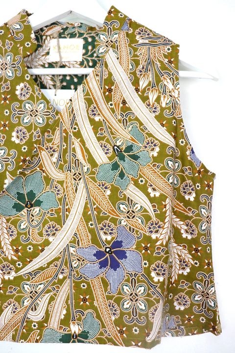 Batik-sam-fu-top-cropped23