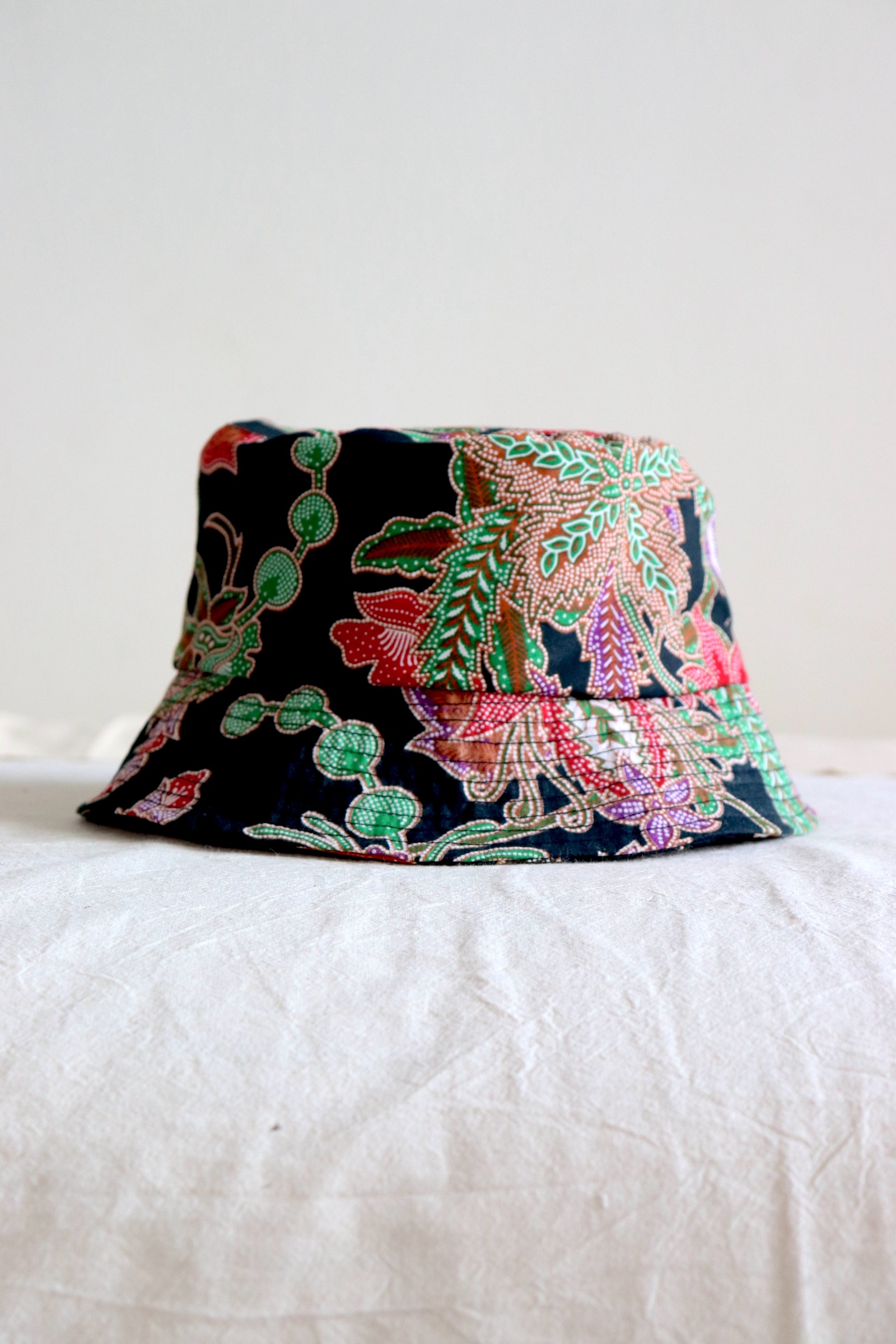 Batik Bucket Hat Short Brim - Night Jungle