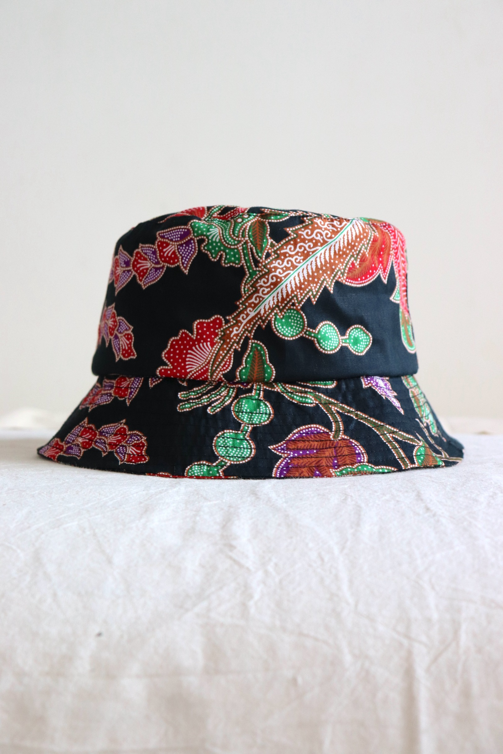 Batik Bucket Hat Short Brim - Night Jungle