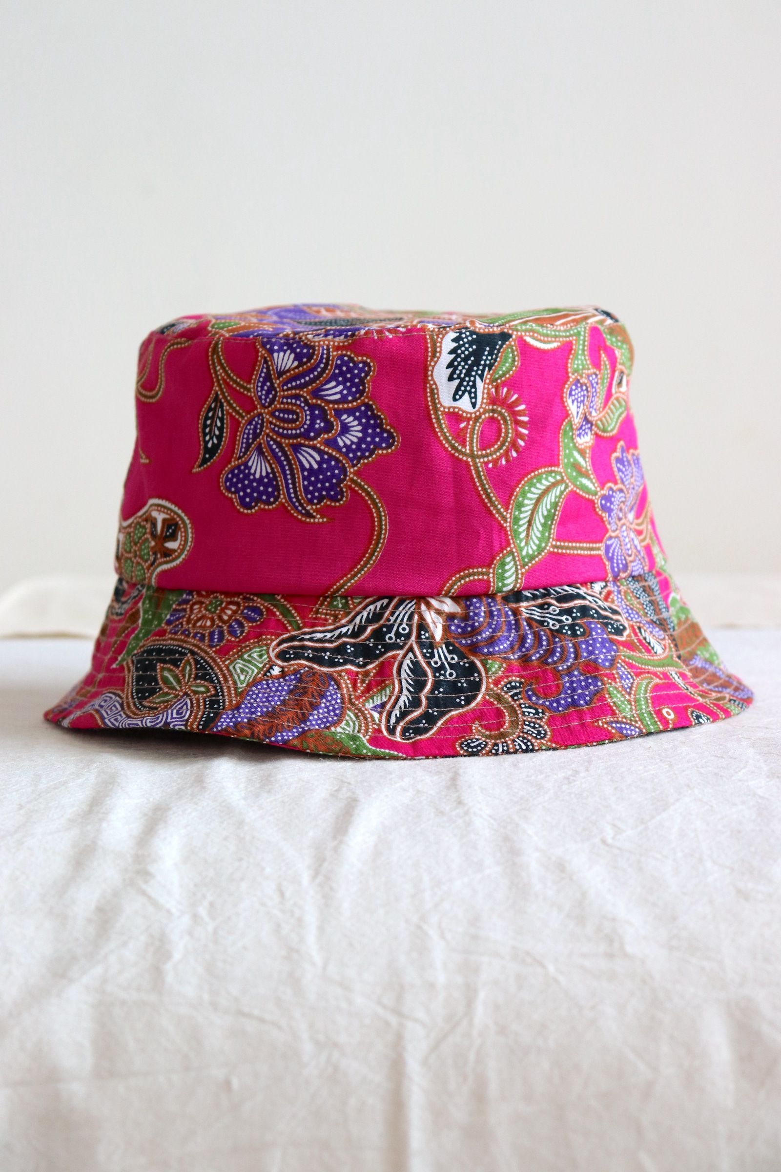 Batik Bucket Hat Short Brim - Strawberry Meadow