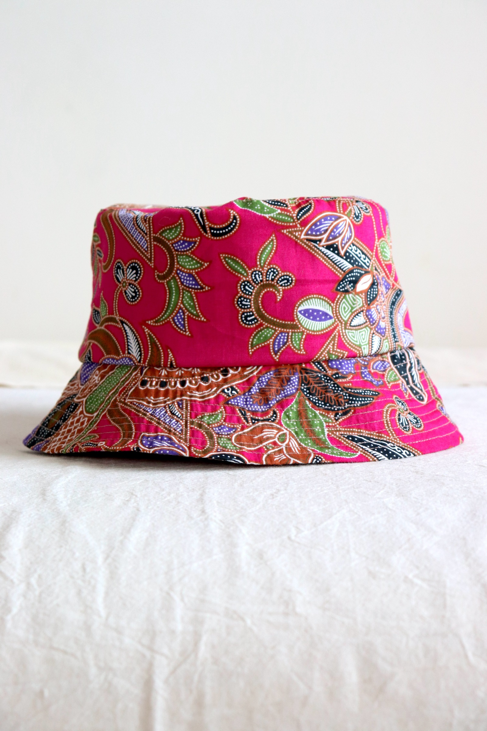 Batik Bucket Hat Short Brim - Strawberry Meadow