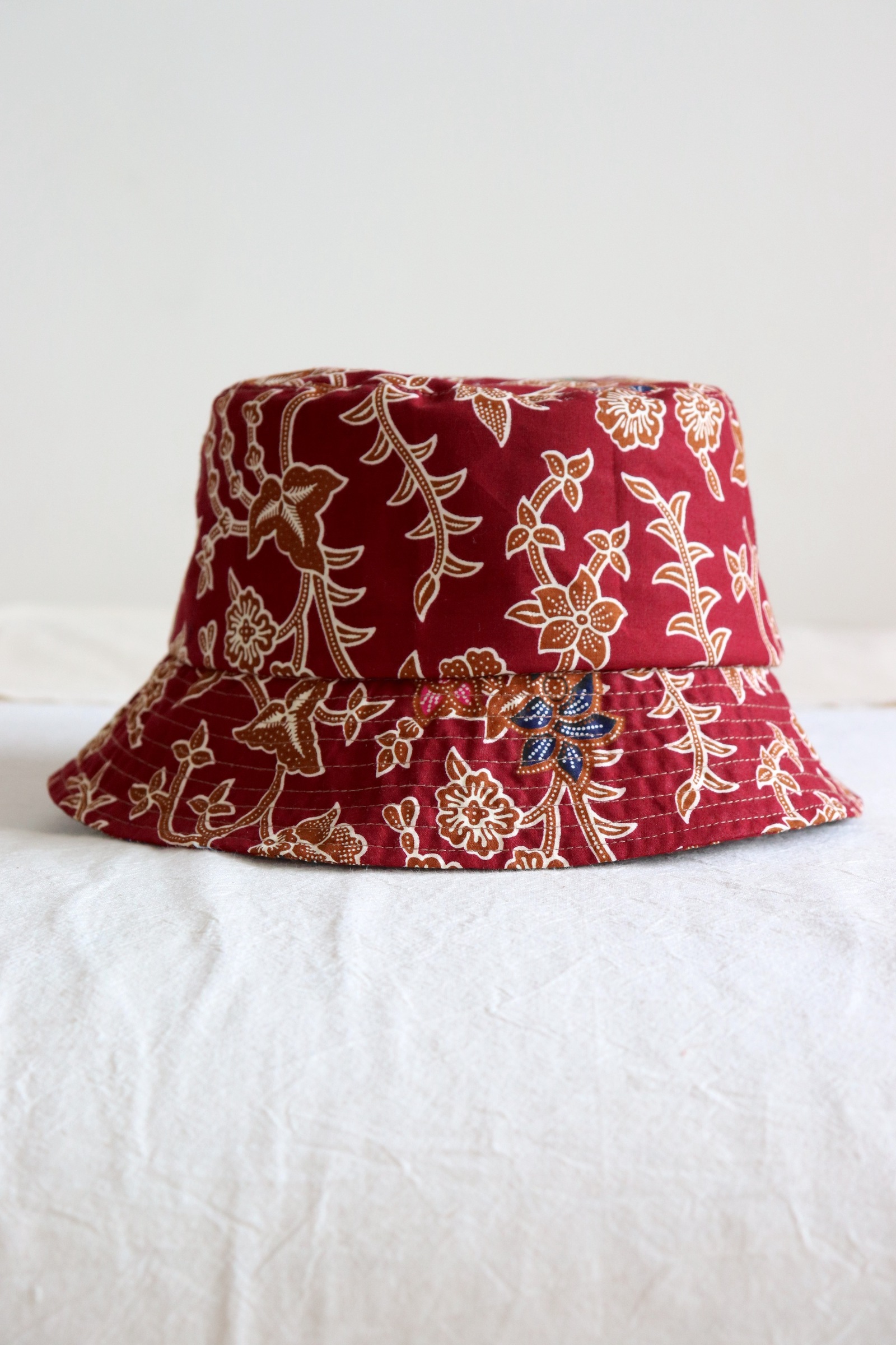 Batik Bucket Hat Short Brim - Rose Thorns