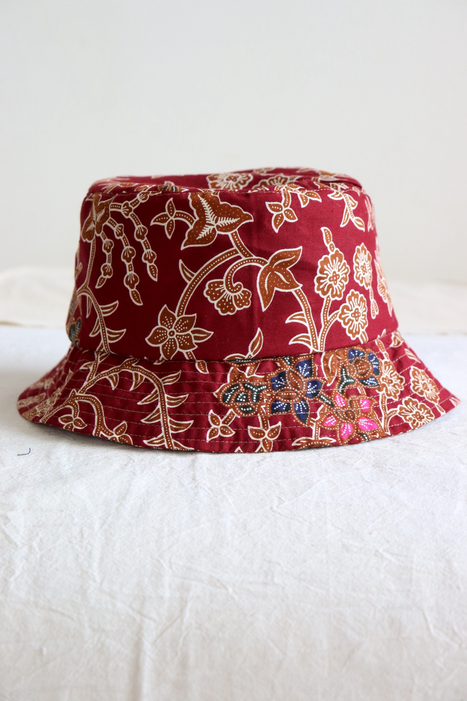 Batik Bucket Hat Short Brim - Rose Thorns