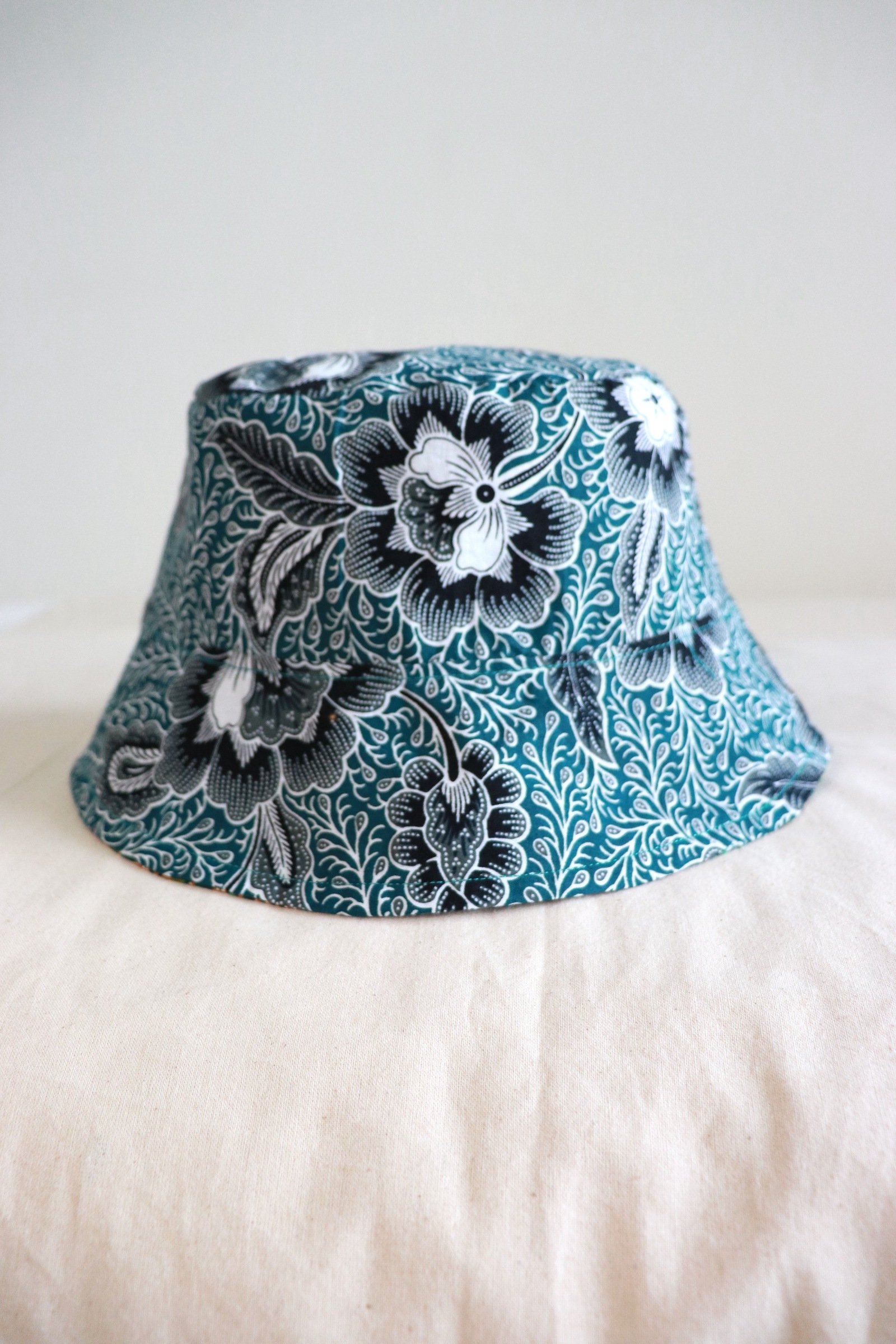 Reversible Batik Bucket Hat - Lucia [ Short Brim ]