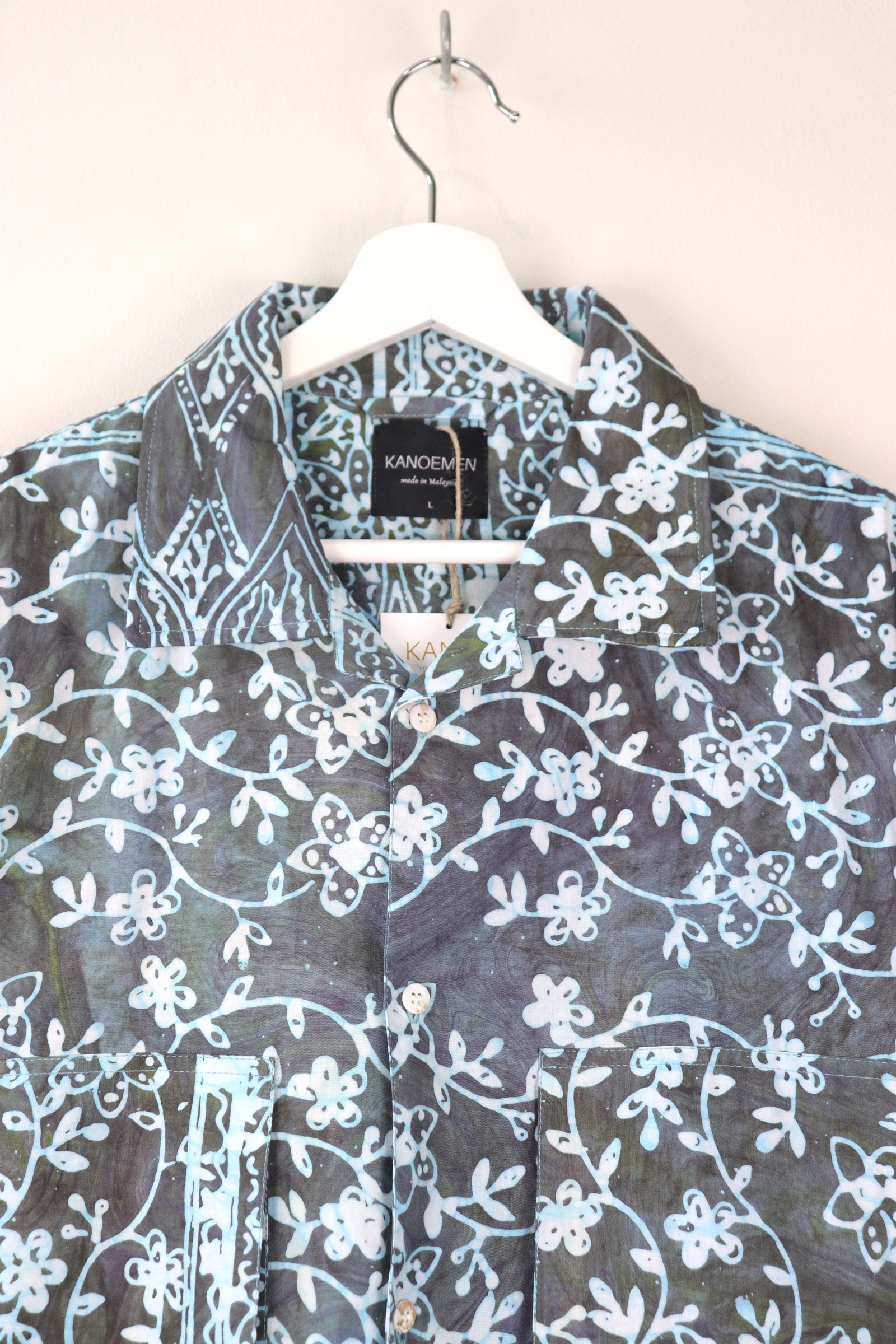 Men's Oversized Pockets Shirt - Vanilla Blue Drizzle  [Handmade Batik ]