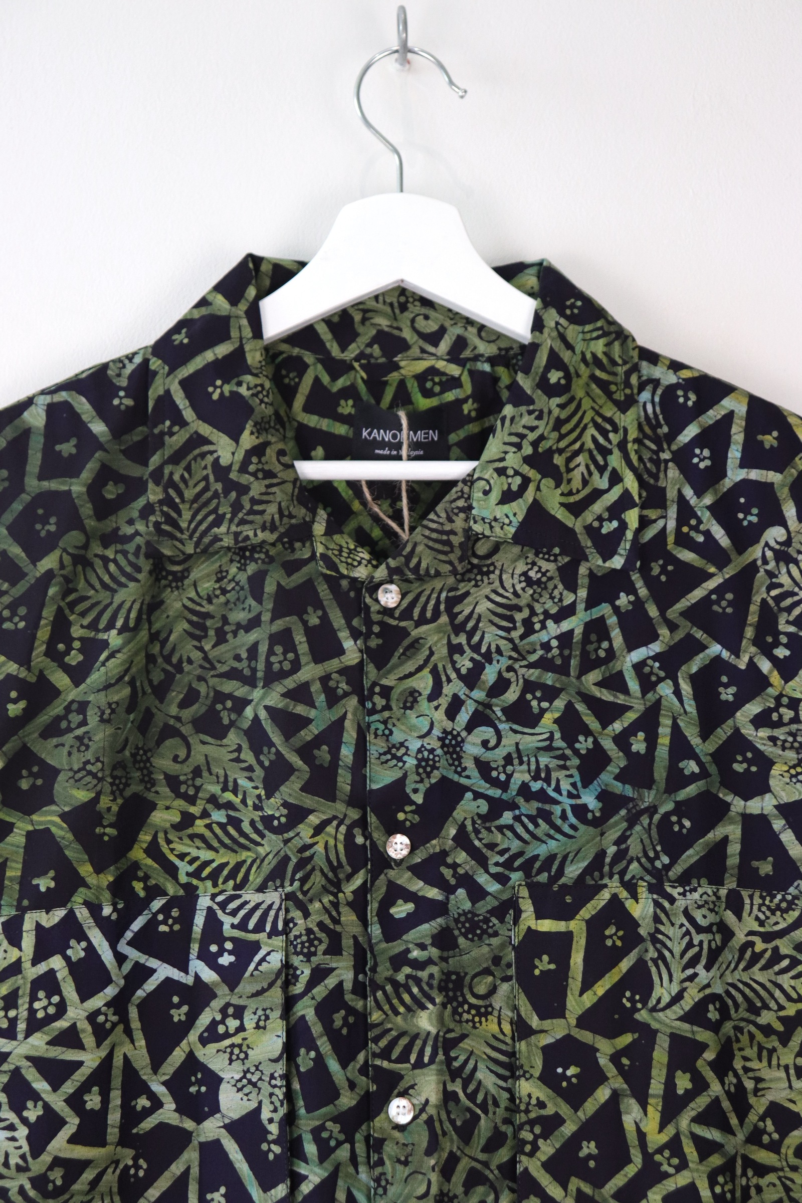 Men's Oversized Pockets Shirt - Heineken [ Handmade Batik ] [ XL ]