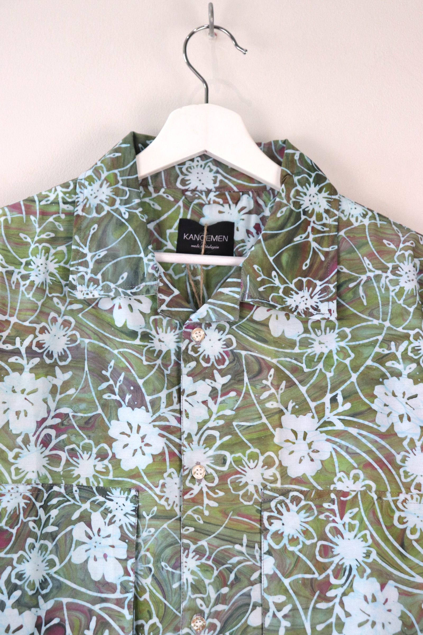 Men's Oversized Pockets Shirt - Jasmin Tea  [ Handmade Batik ]
