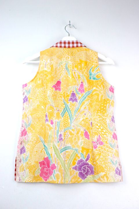 the-classic-gingham-batik-top-33