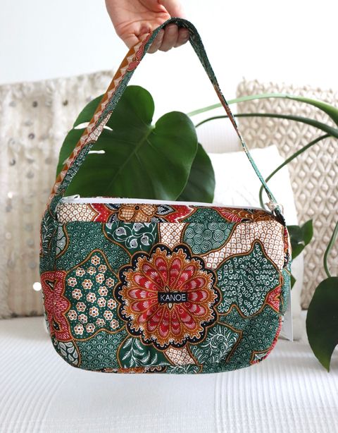 B4981DB3-E35B-426E-A18F-E801853AC5E9