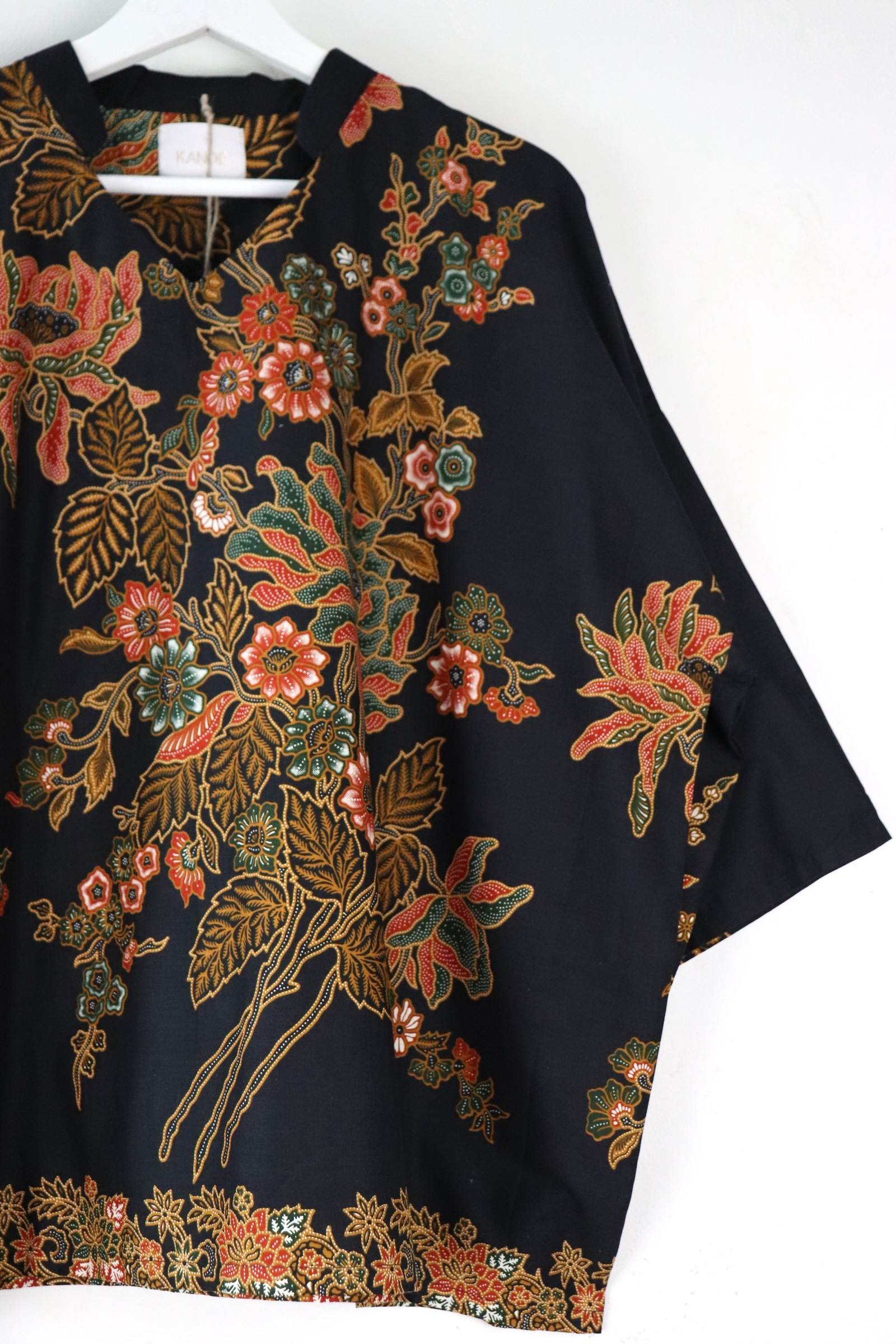 BIG GIRL Batik Top w/ Mandarin Collar - Noir