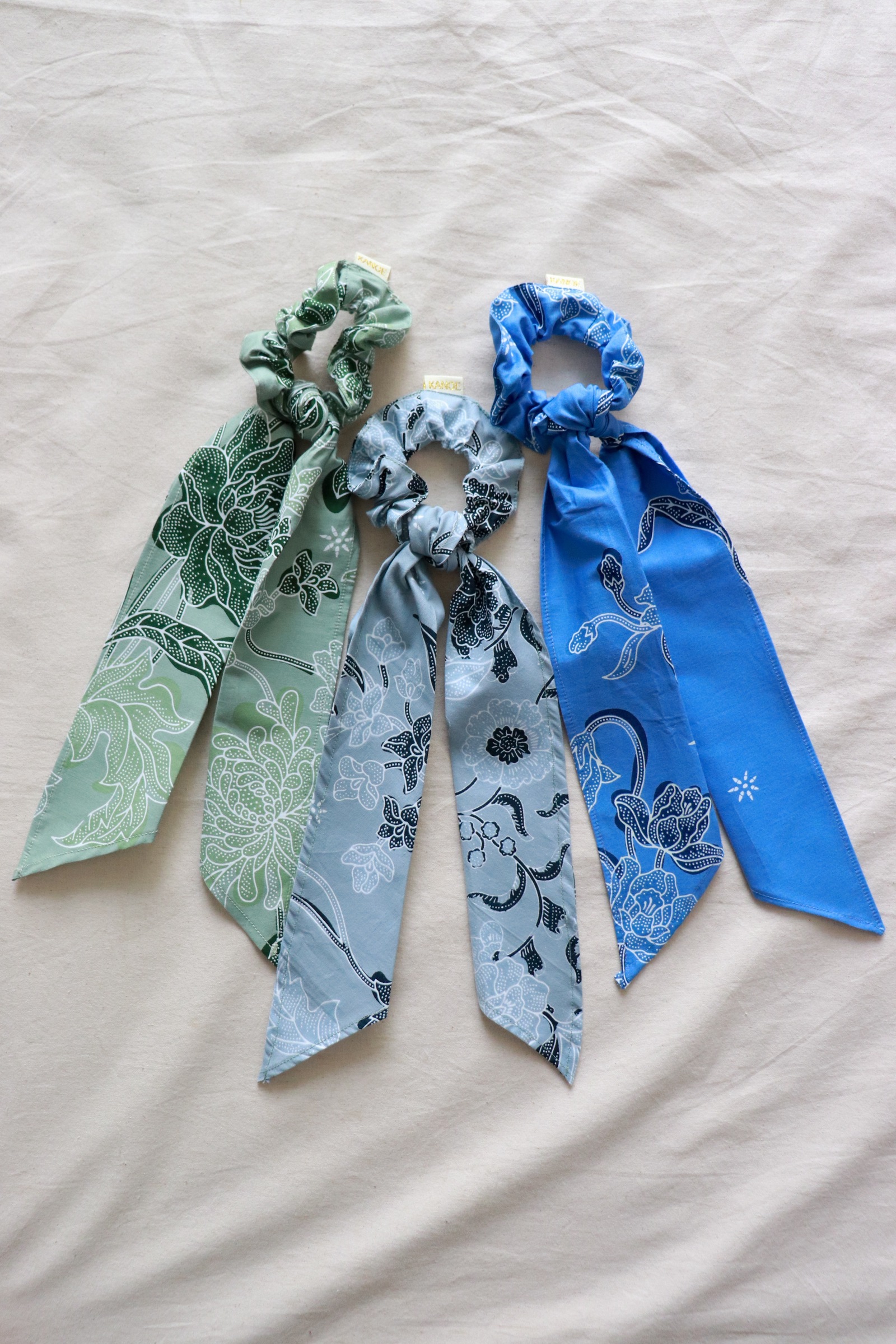 Batik Scrunchie w/ Ribbon [Set of 3] - Forget-Me-Nots