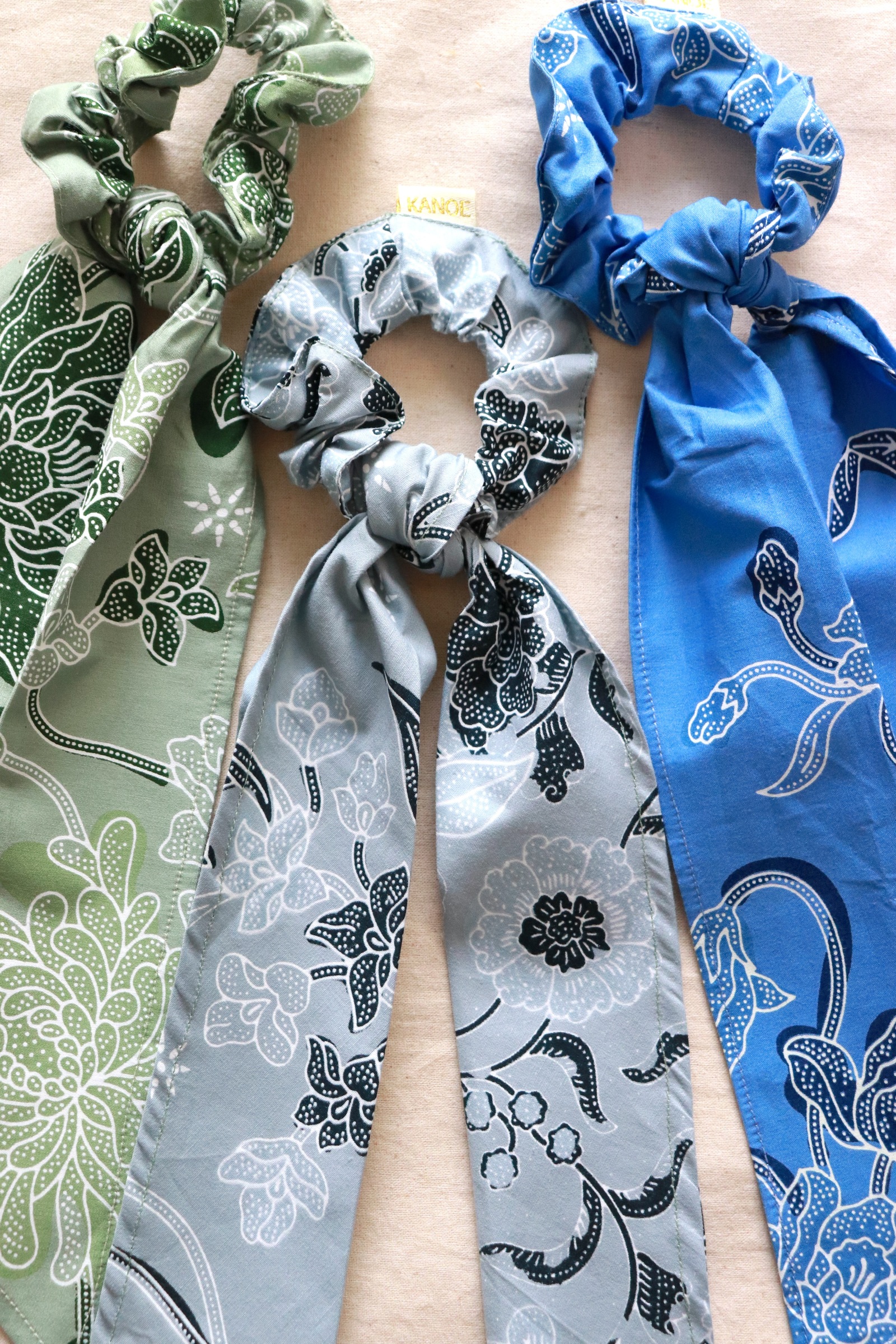 Batik Scrunchie w/ Ribbon [Set of 3] - Forget-Me-Nots