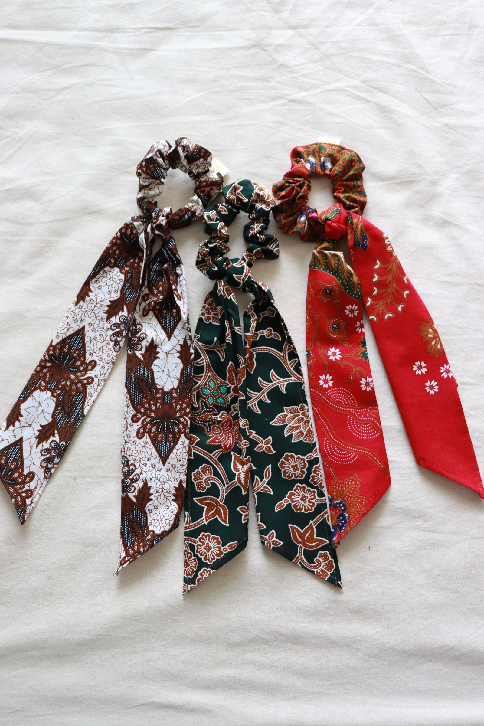 Batik Scrunchie w/ Ribbon [Set of 3] - Amaryllis