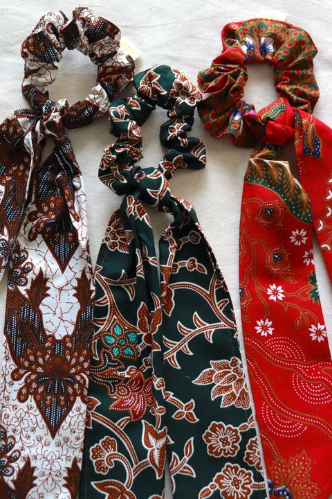 Batik-Scrunchies-w-ribbon-set-of-3-18