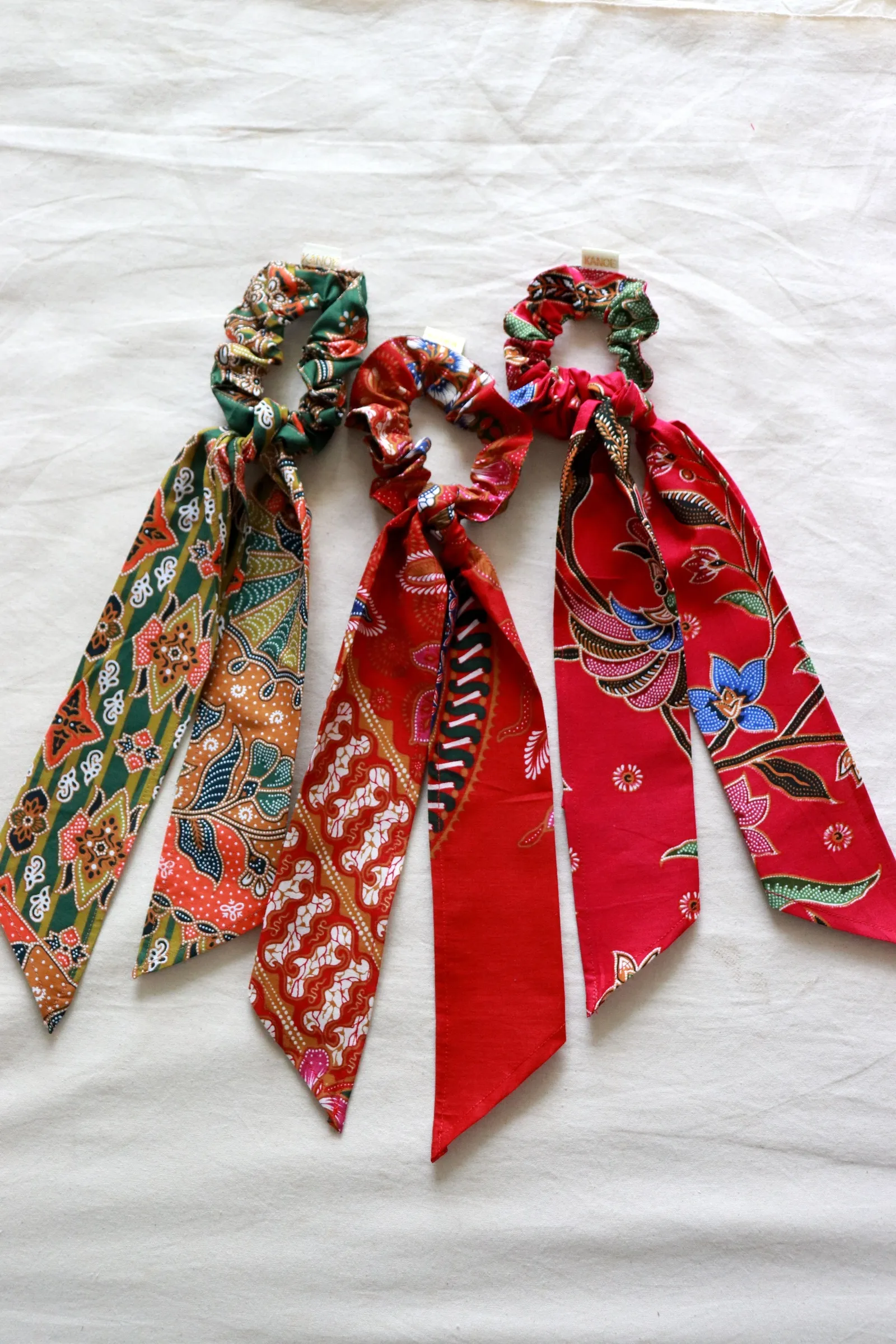 Batik Scrunchie w/ Ribbon [Set of 3] - Crimson Dahlia