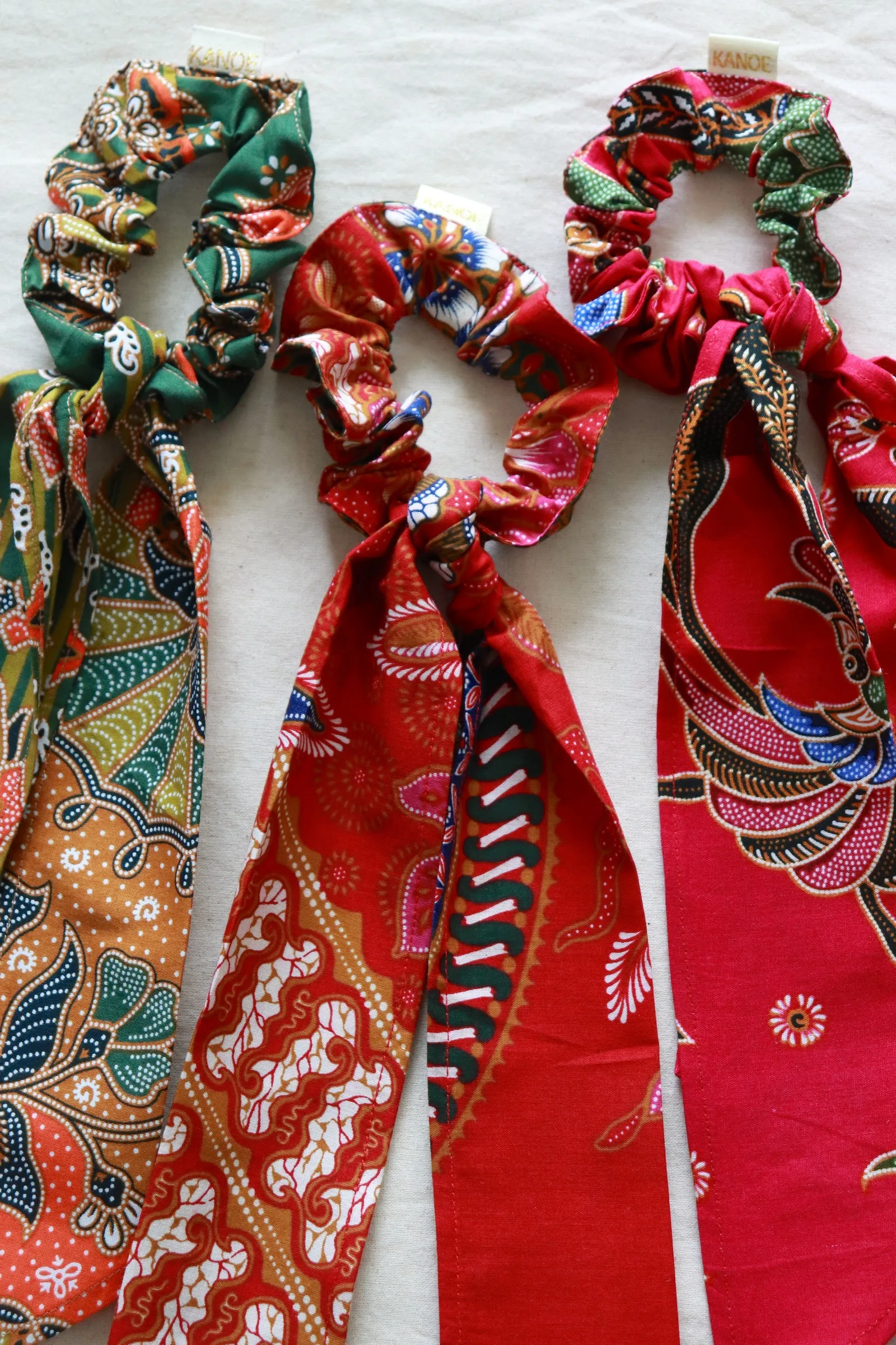 Batik Scrunchie w/ Ribbon [Set of 3] - Crimson Dahlia