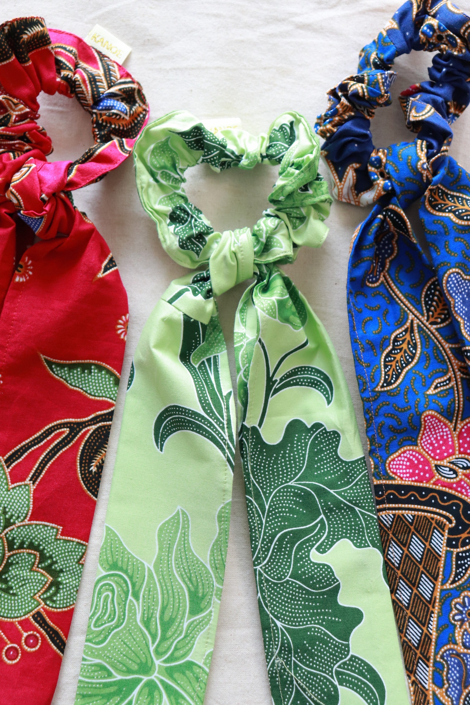 Batik Scrunchie w/ Ribbon [Set of 3] - Rose Vine