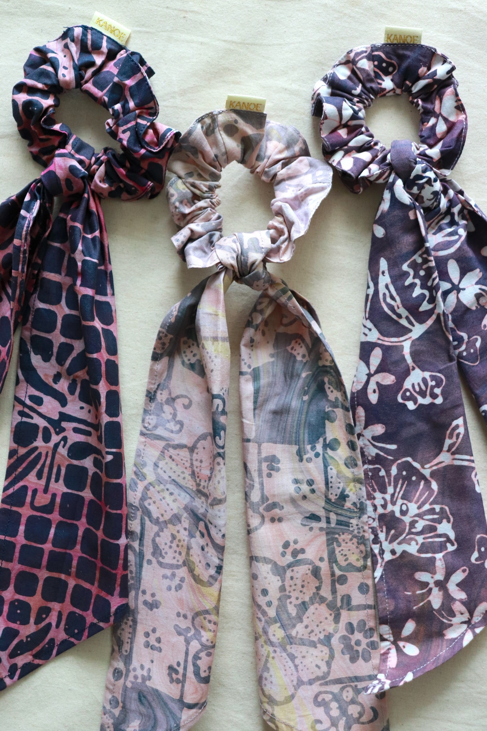 Batik Scrunchie w/ Ribbon [Set of 3] - Wisteria Waters [ Handmade ]