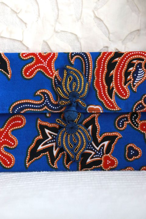 Batik-Envelope-w:-chinese-clasps-64