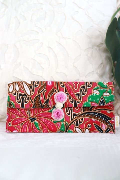 Batik-Envelope-w:-chinese-clasps-67