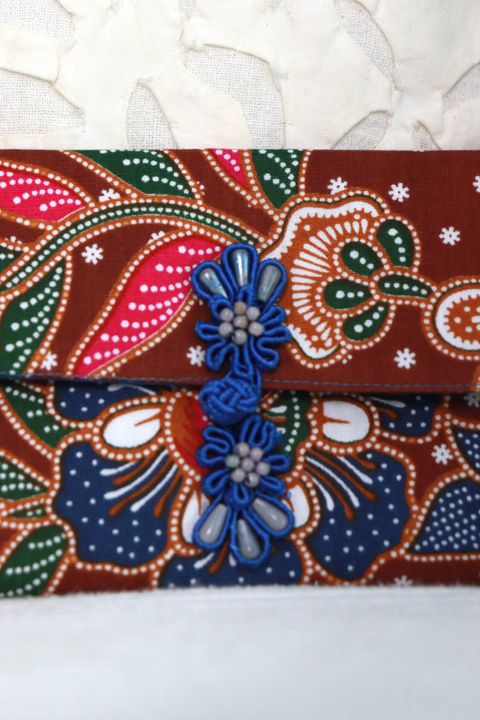 Batik-Envelope-w:-chinese-clasps-76