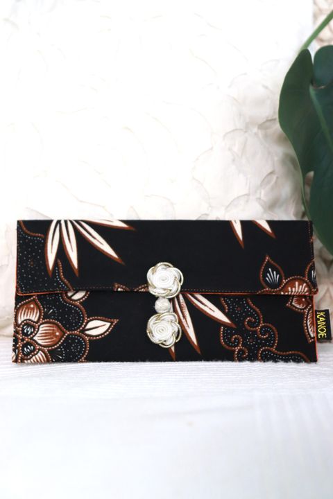Batik-Envelope-w:-chinese-clasps-79