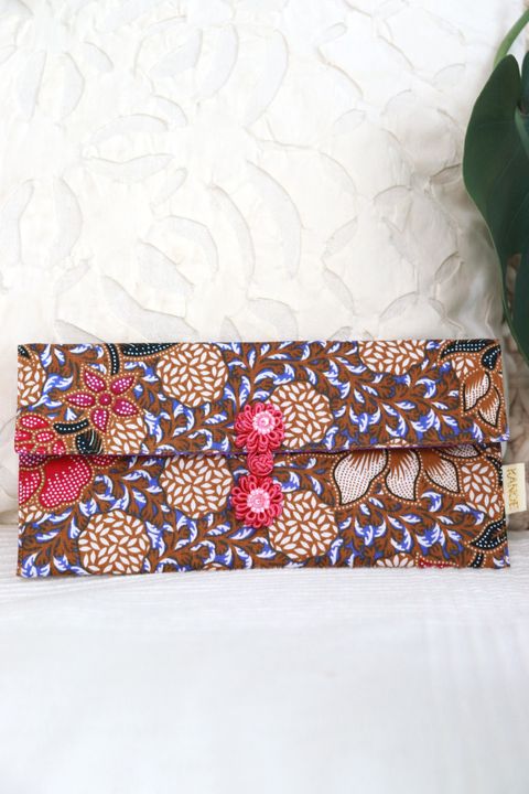 Batik-Envelope-w:-chinese-clasps-85
