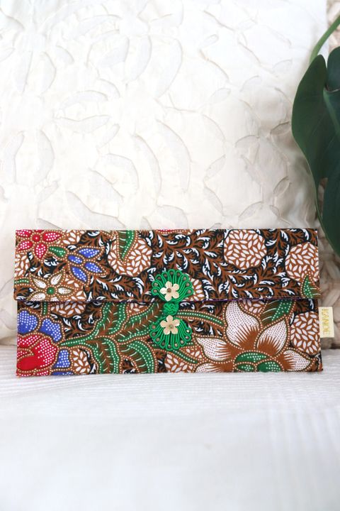 Batik-Envelope-w:-chinese-clasps-87