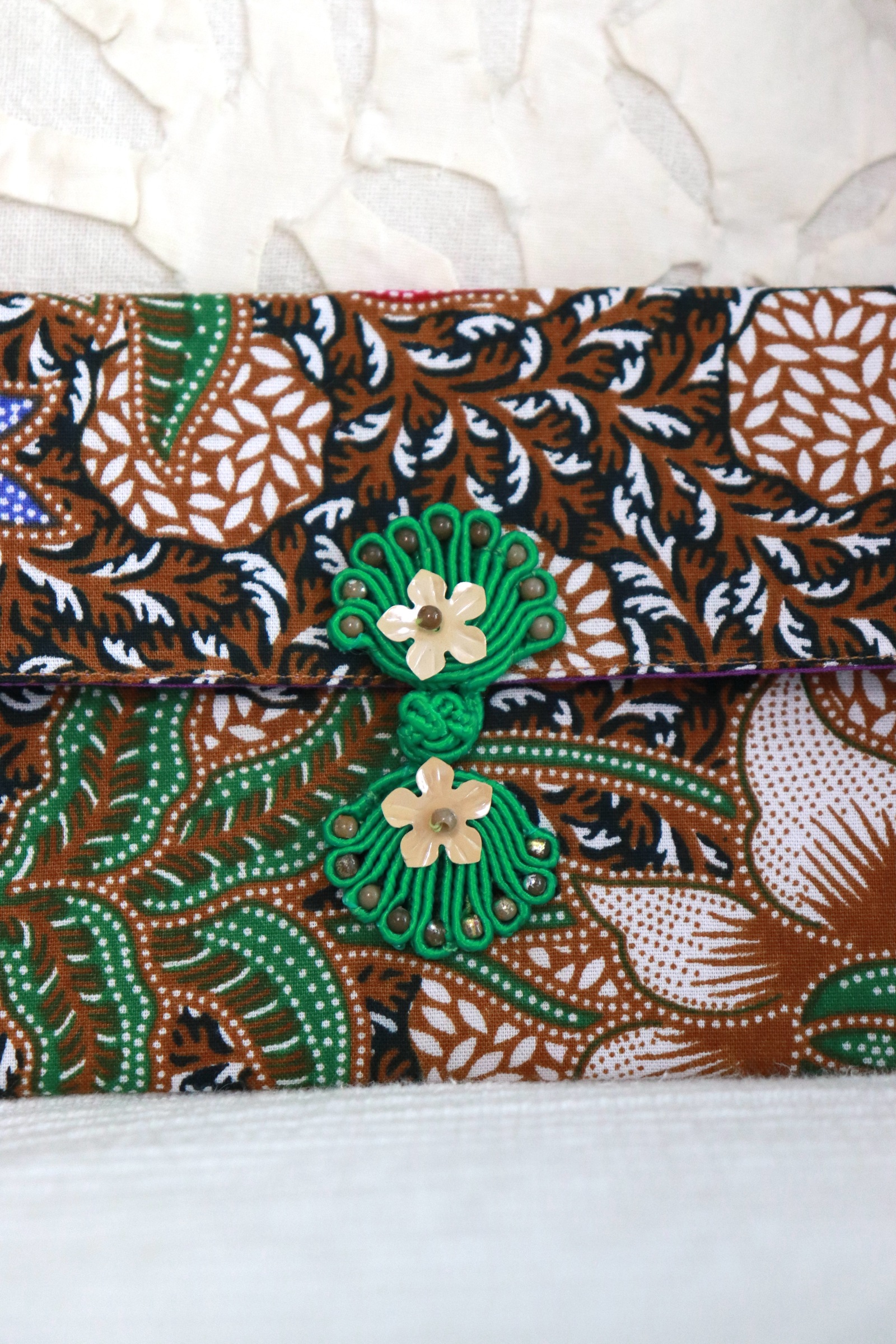 Batik Envelope w/ Chinese Clasp - Qing Lian 