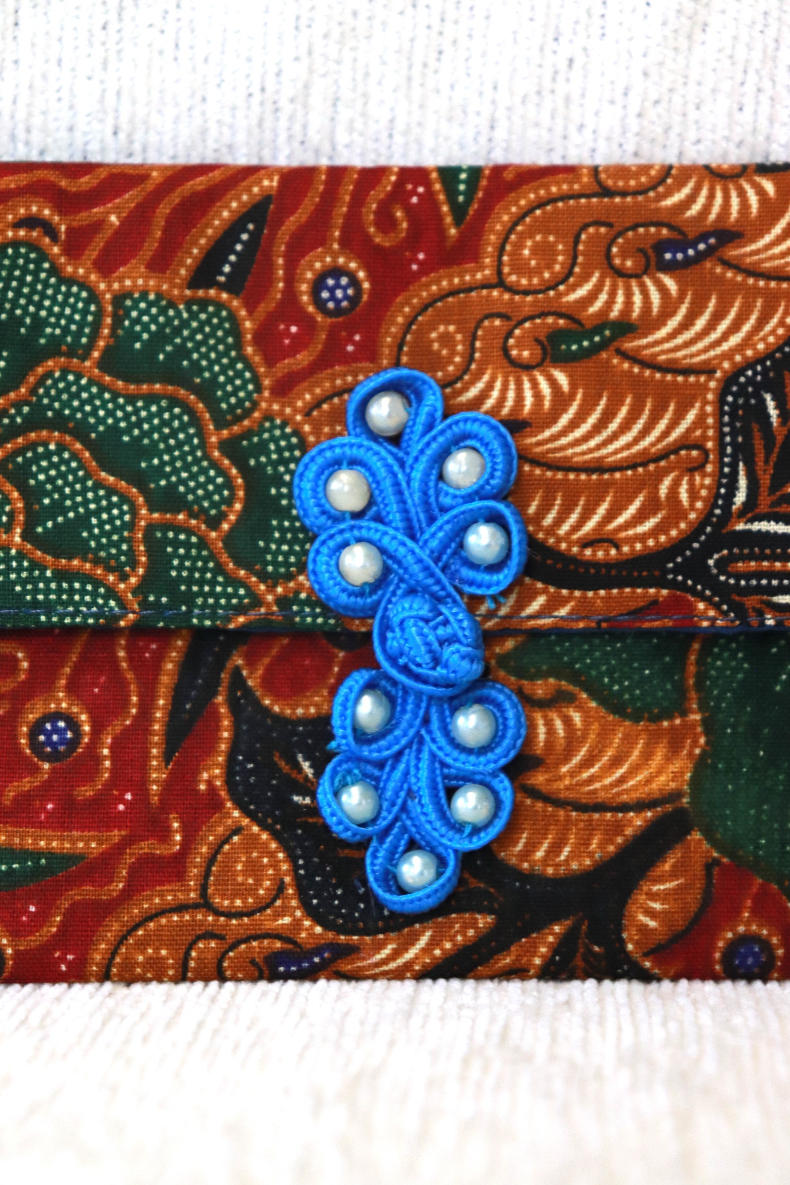  Batik Envelope w/ Chinese Clasp - Cherry Yun 