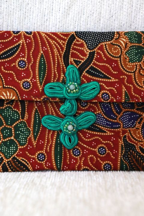 Batik-Envelope-Pouch-w:-Chinese-Clasp-10