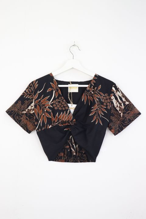 twisted-front-crop-top-tradisional-10