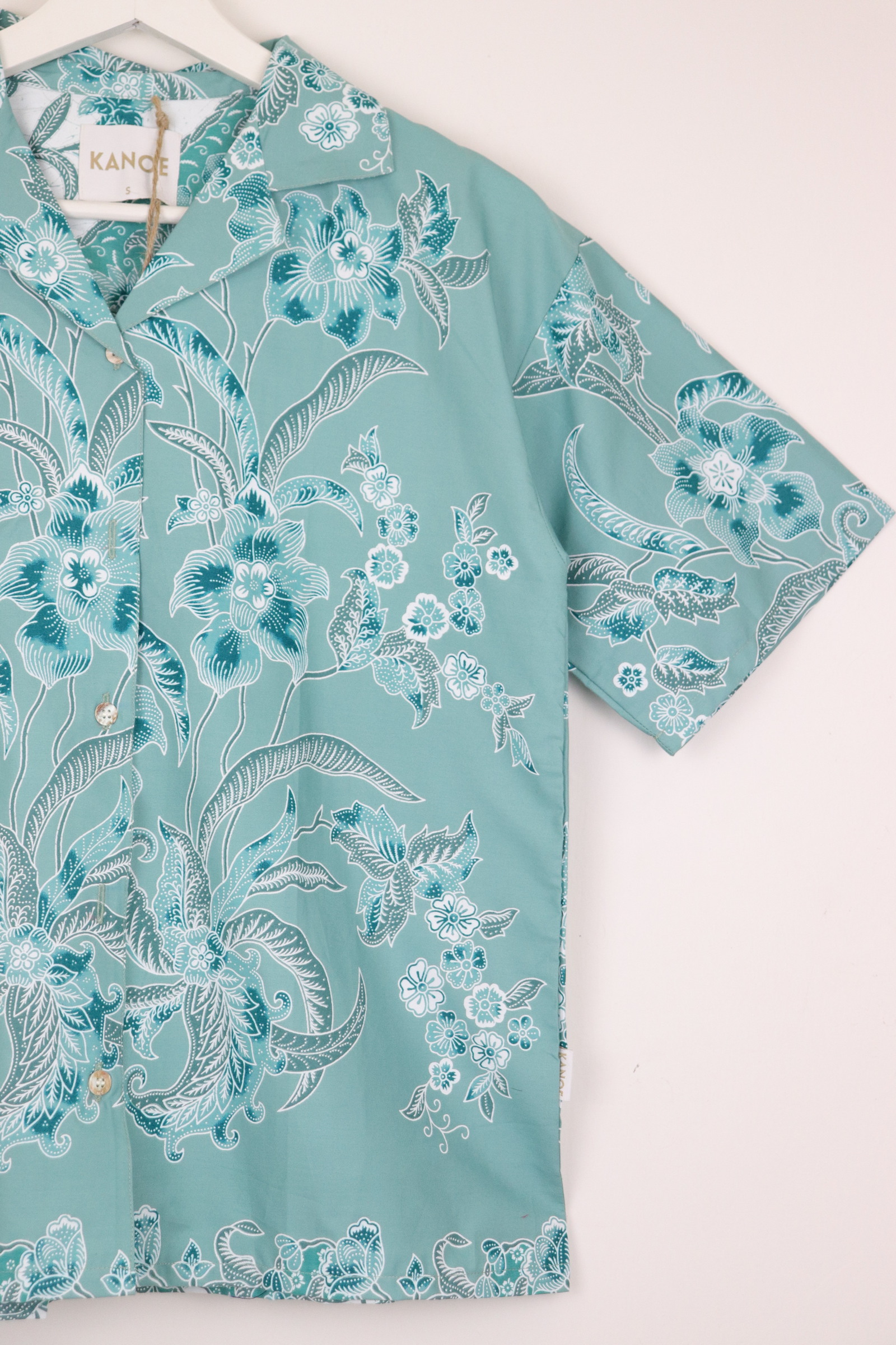 Women's Open Collar Batik Shirt - Tropical Waves [ XL ]