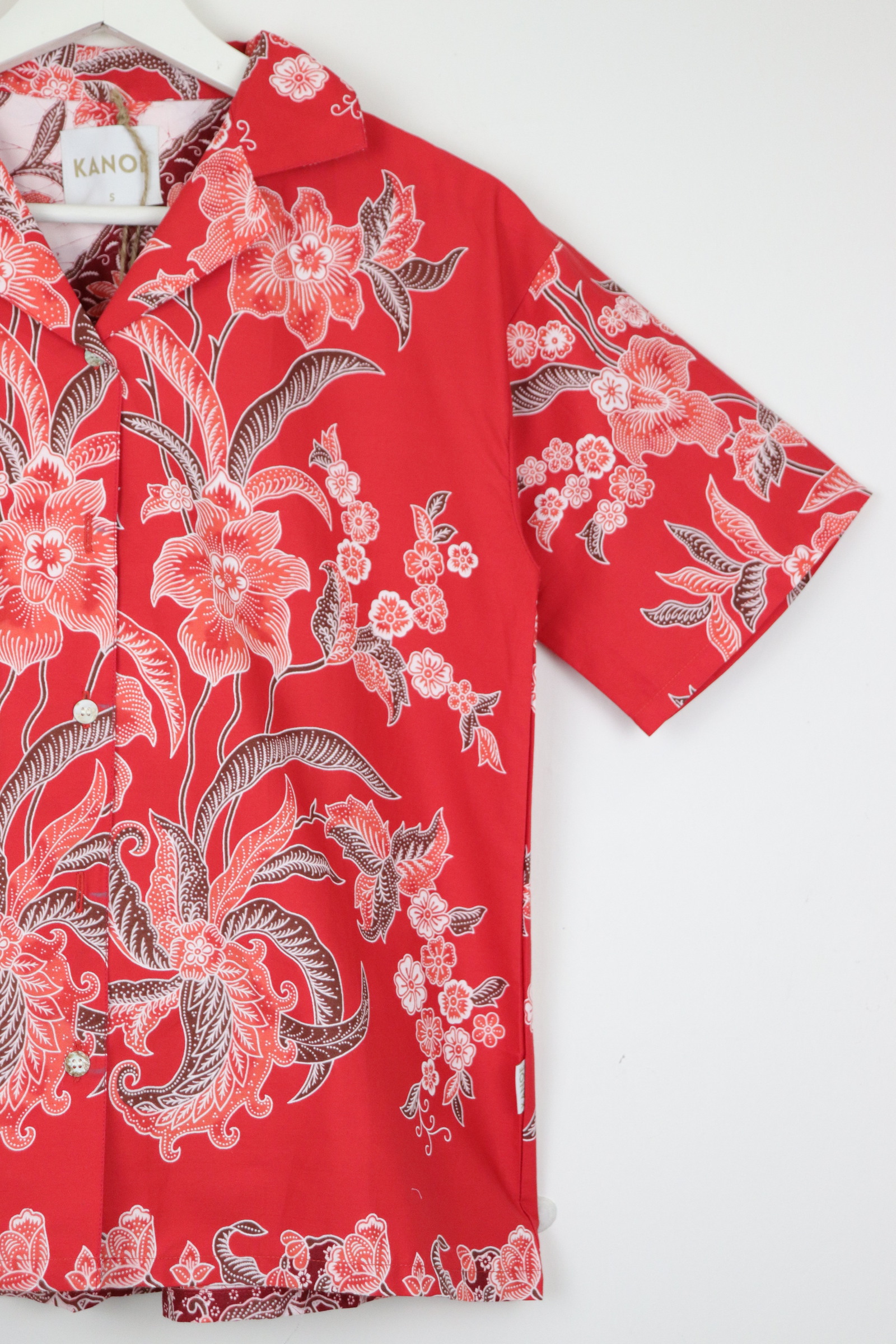 Women's Open Collar Batik Shirt - Scarlet Vein